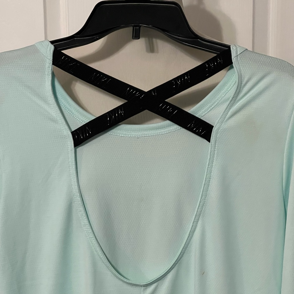 NWOT Nike Women's Aqua Dri-Fit Long Sleeve Tee - Picture 3 of 4
